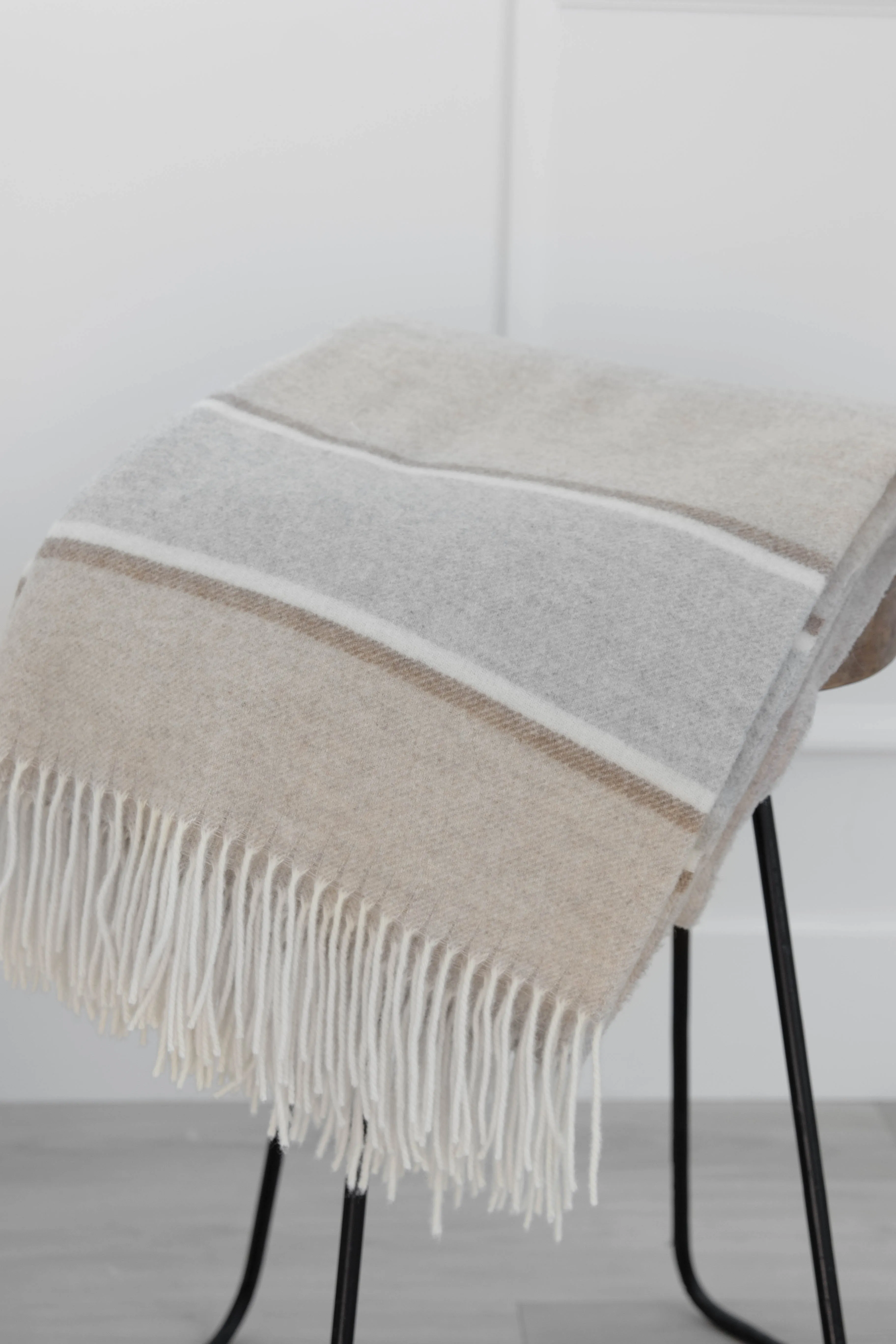 Oslo Throw Beige/Light Grey